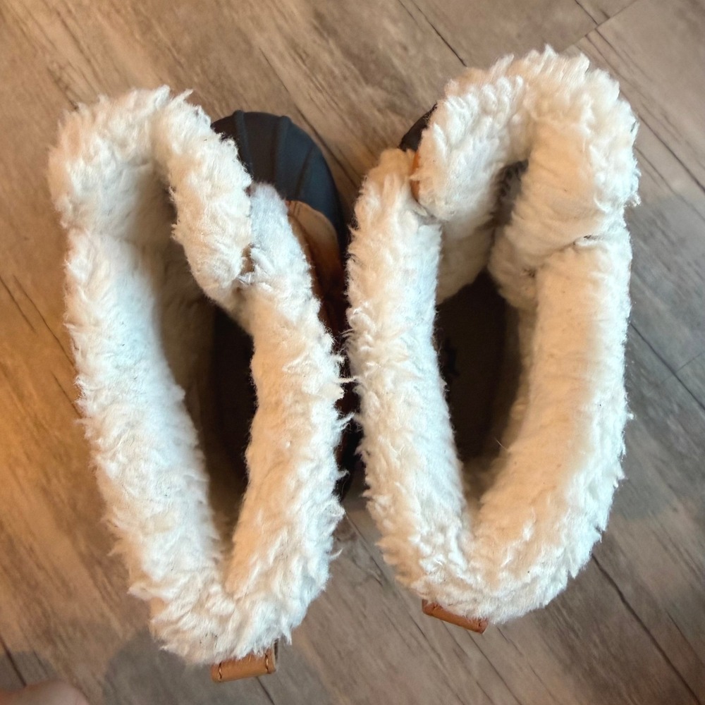 Cat & Jack Toddler Kids Tan Black Faux Fur Lined Winter Duck Boots Size 8 - Picture 6 of 9